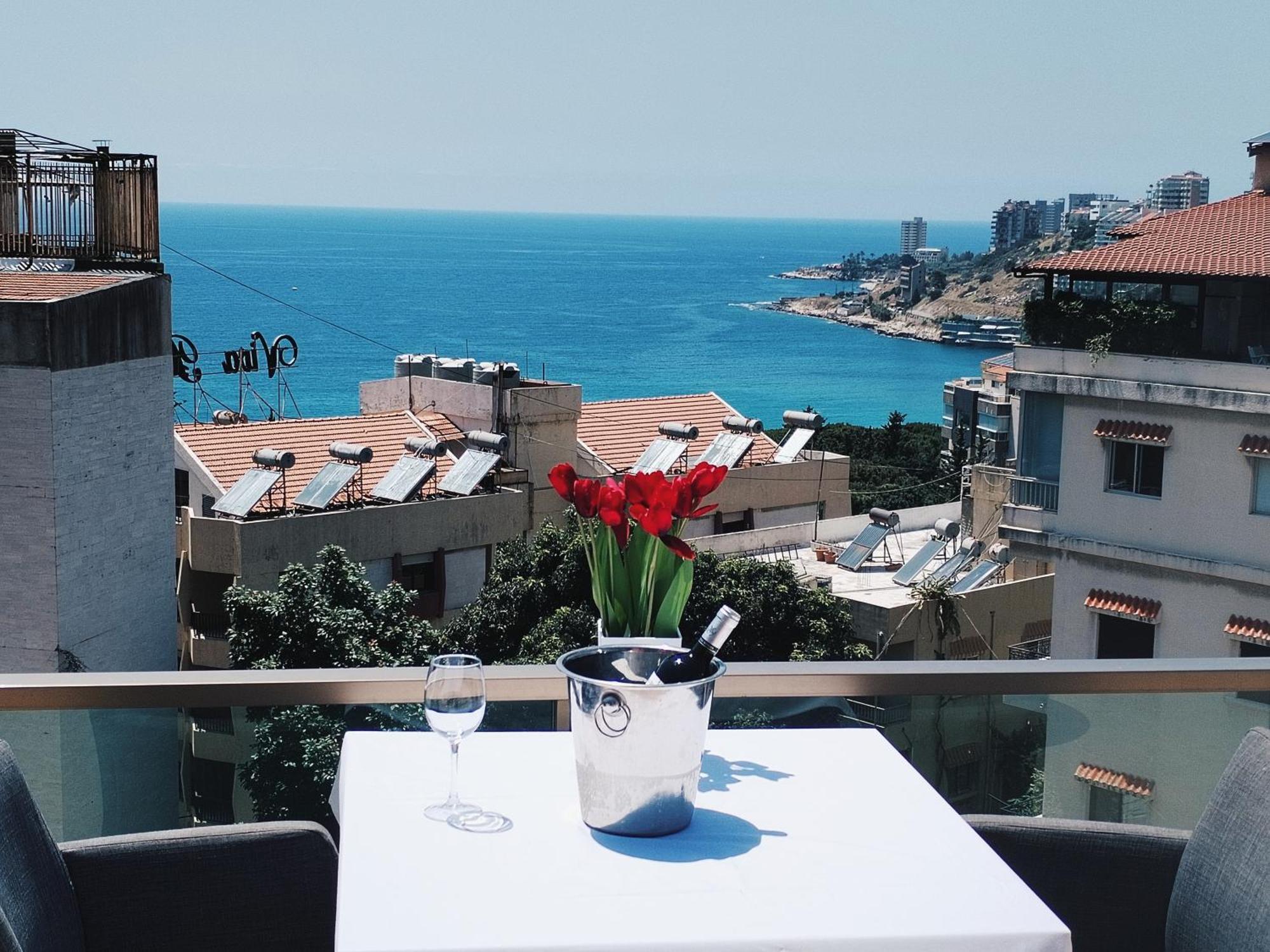 Mateus Hotel Jounieh Buitenkant foto